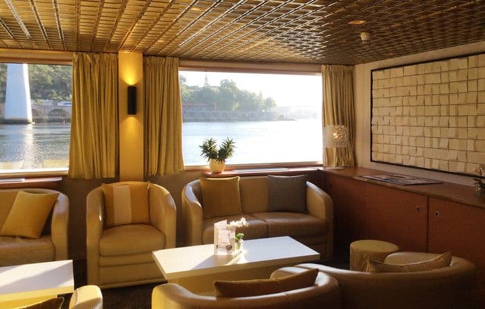 CroisiEurope MS Vasco de Gama Interior Lounge Bar 5.jpg
